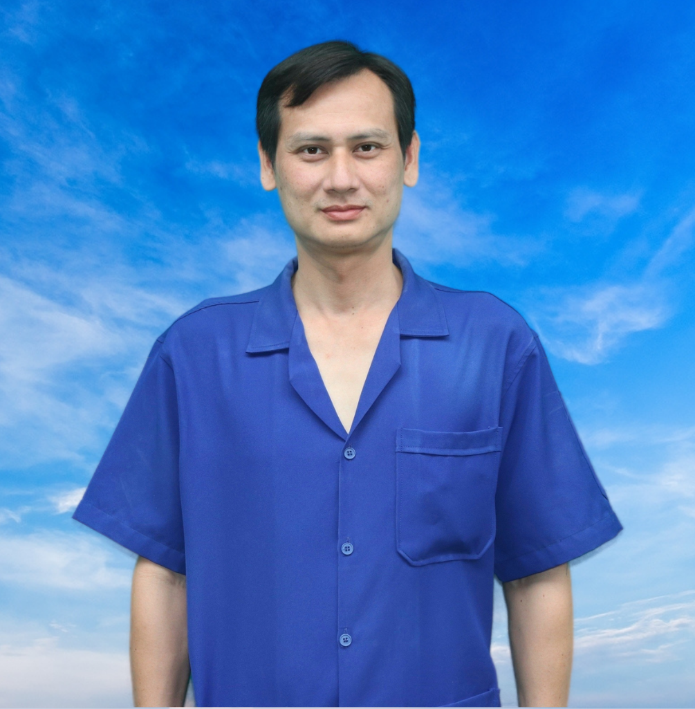 นายปาริวัฒน์ คำสุข