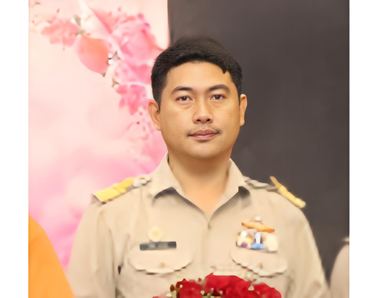 นายธนพล แสงย้อย